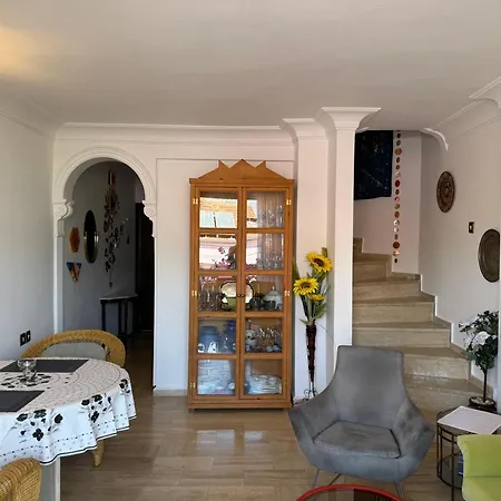 Duplex House On The Castle Road With A Seaview 阿拉尼亚
